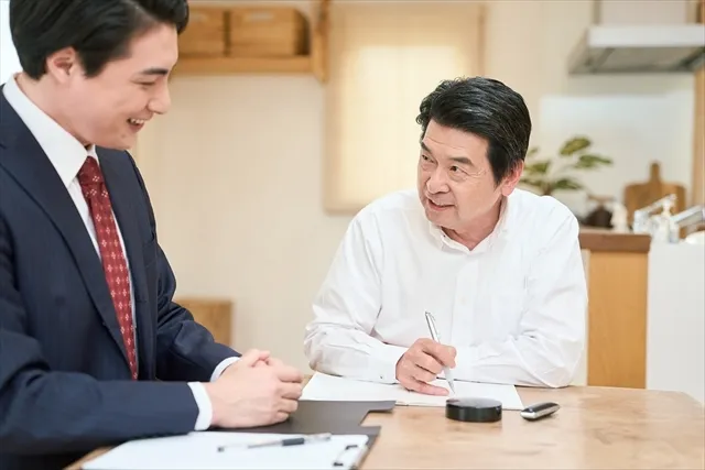 ご相談者様の借入状況と生活状況を丁寧にお伺いする無料相談の様子
